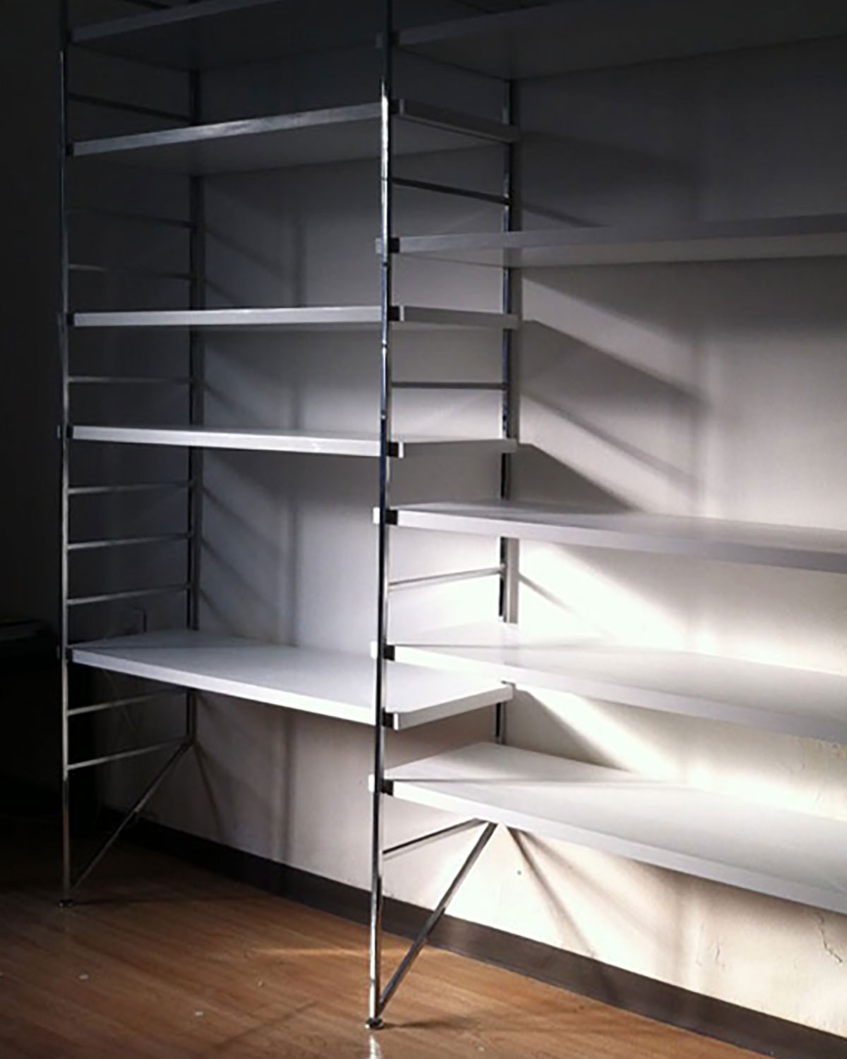 Modular shelving system