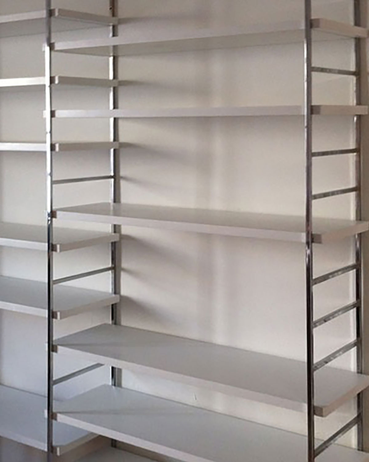Modular shelving system