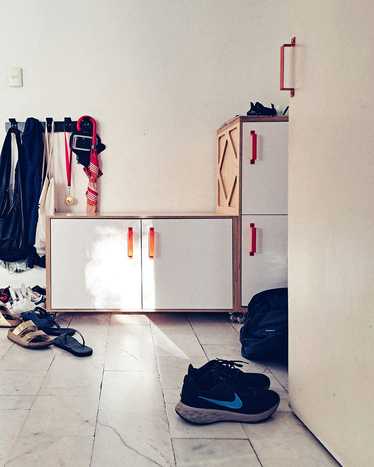 [R][B] storage unit