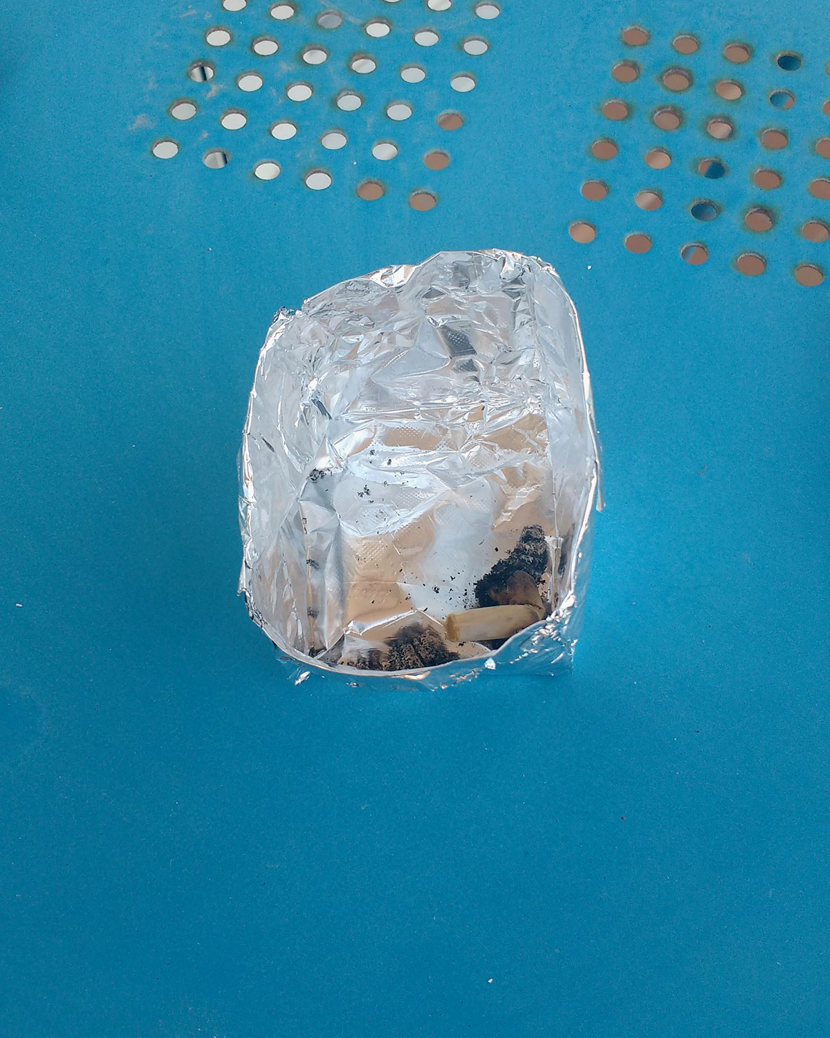 Aluminum foil ashtray