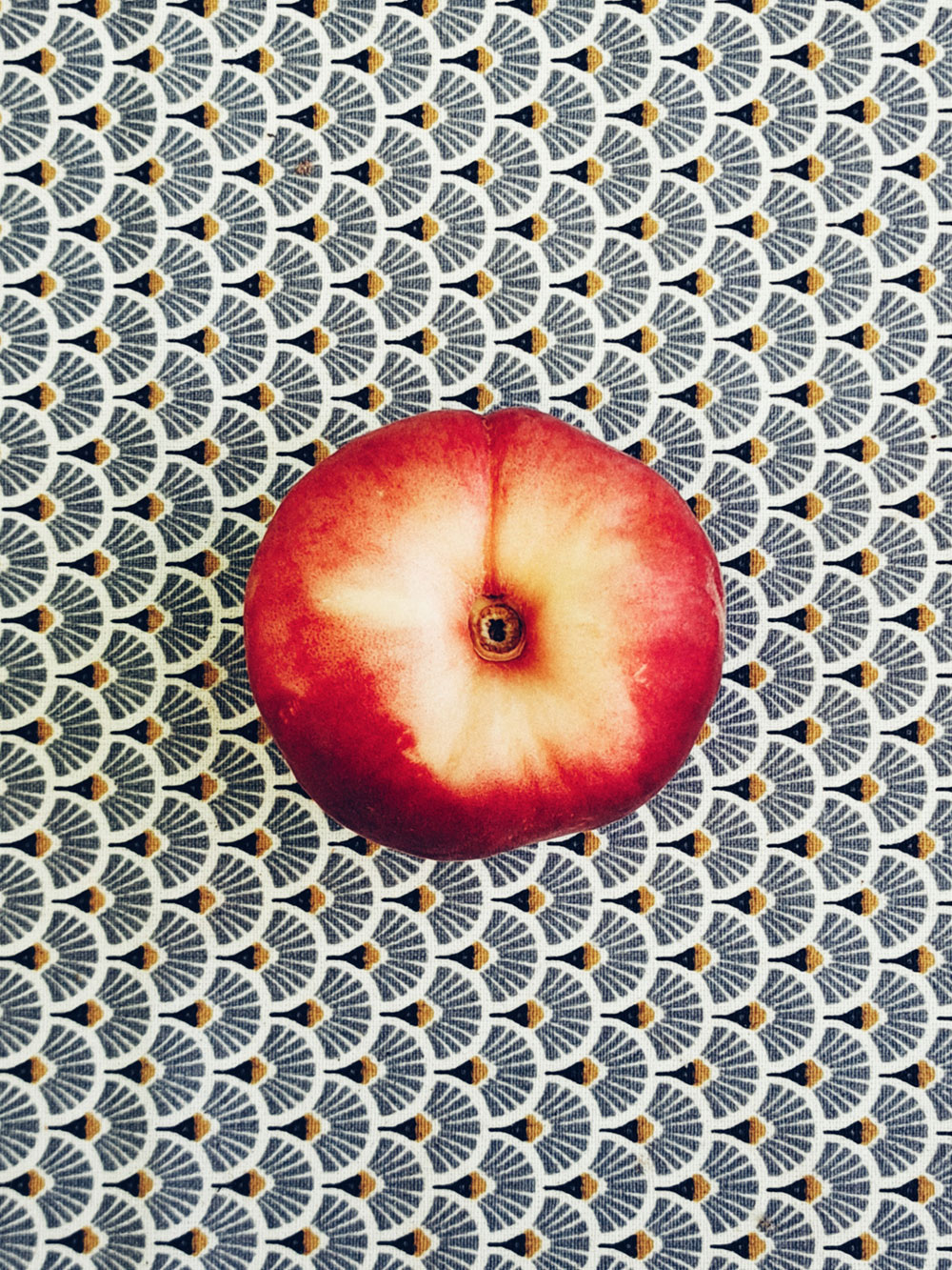 Circle things; peach, lamp, pole, hook