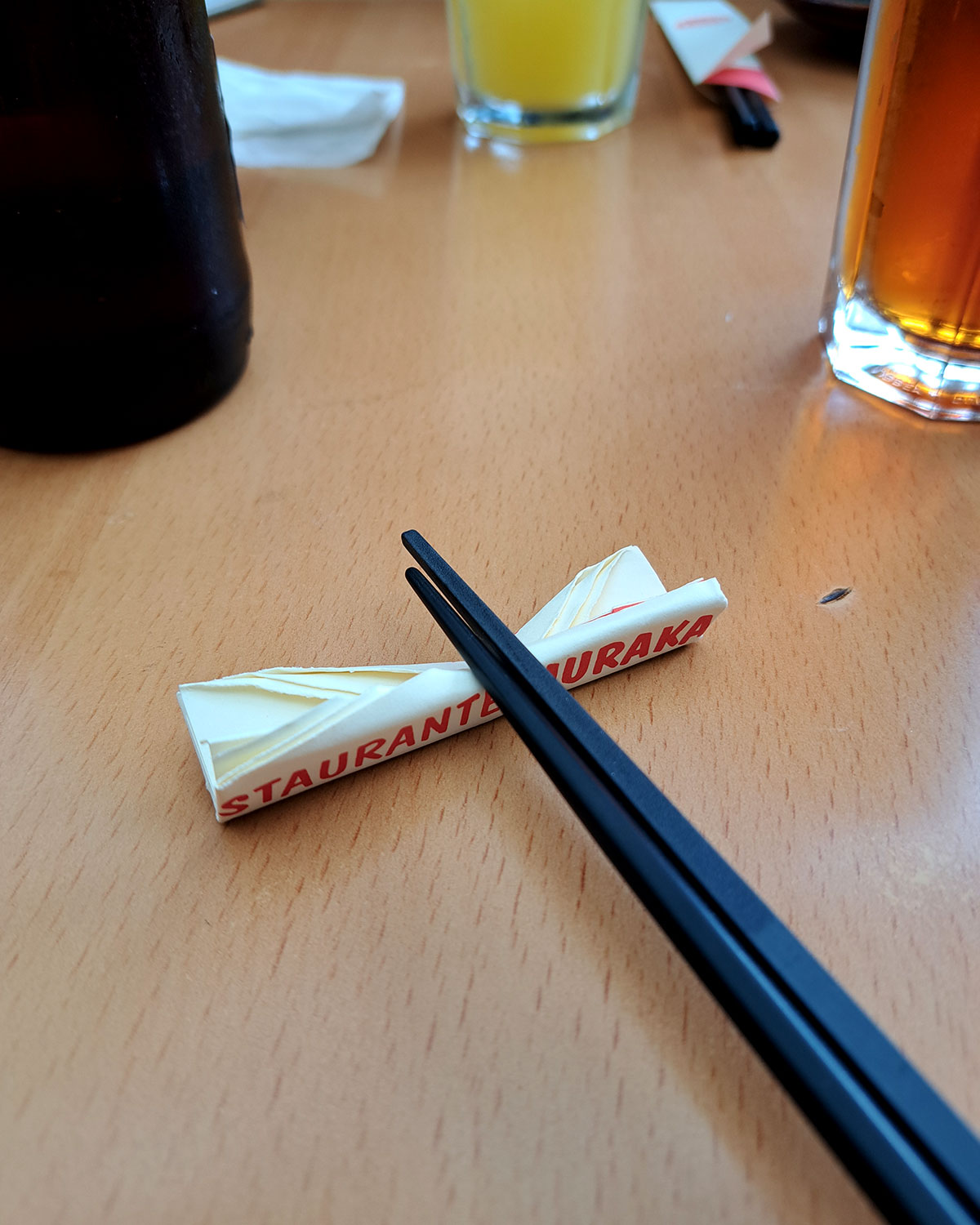 Paper chopstick rest