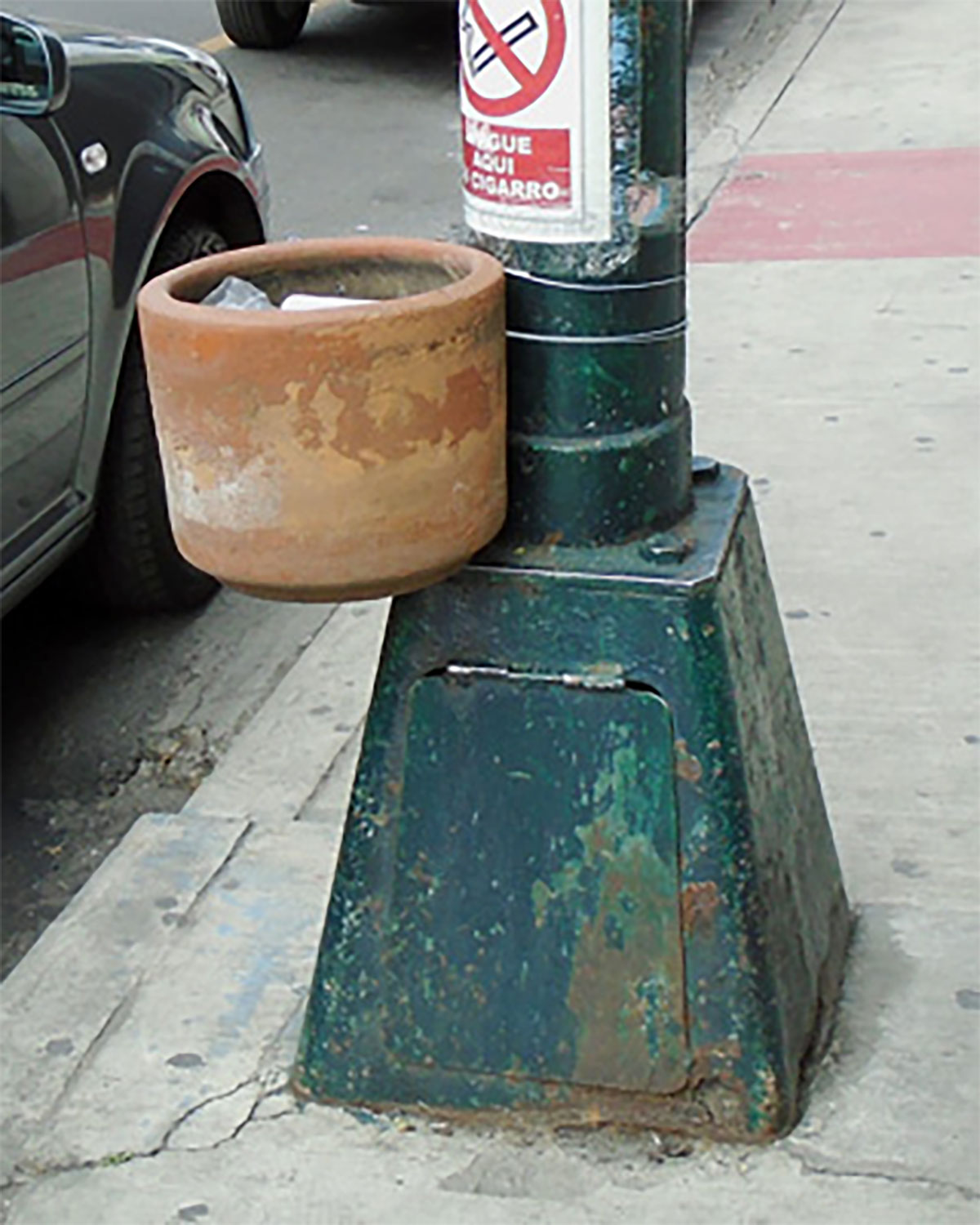Public DIY ashtrays
